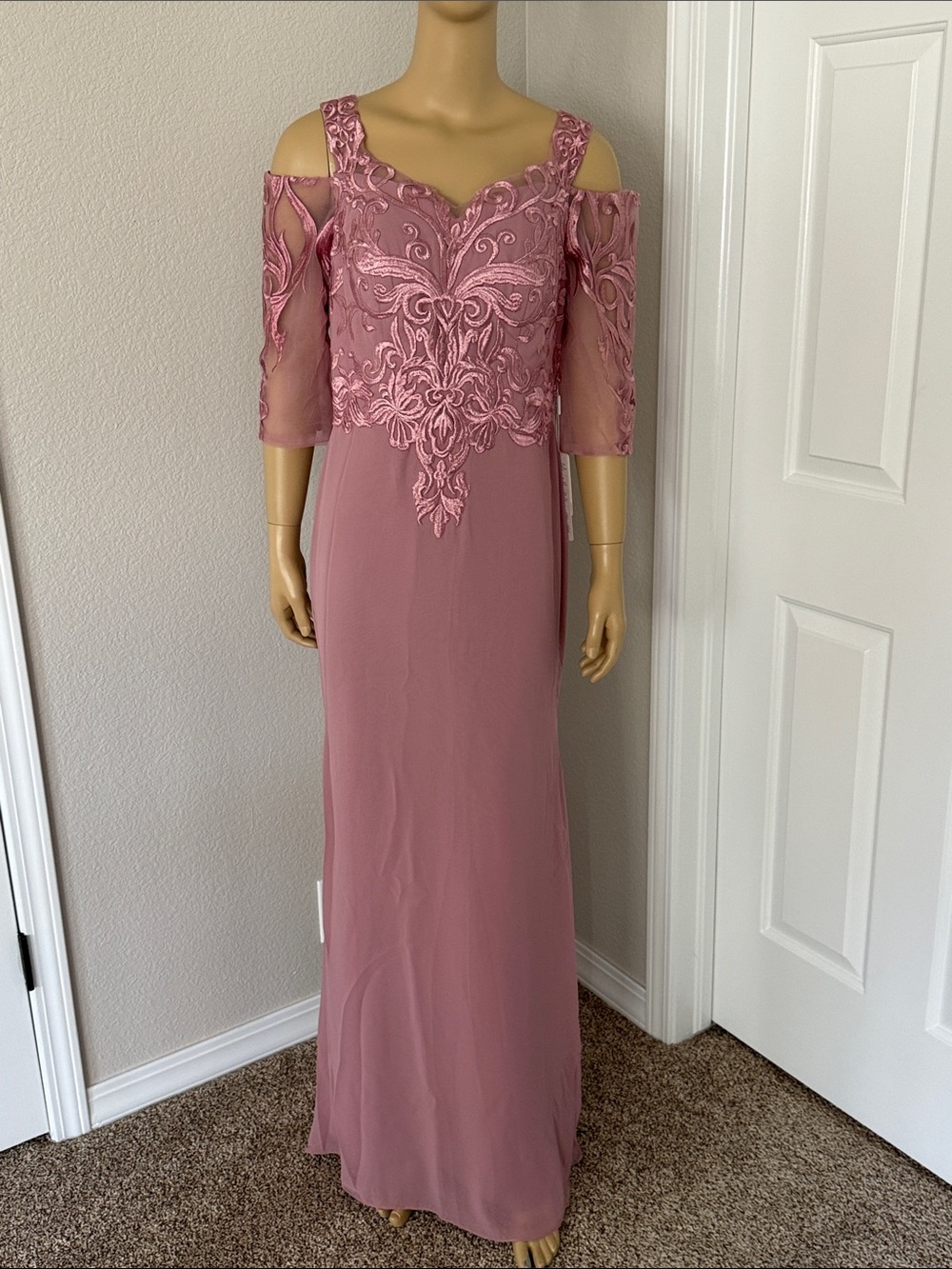 Stacees Embroidered Cold-Shoulder Evening Gown in Vintage Mauve Size US 10 NWT